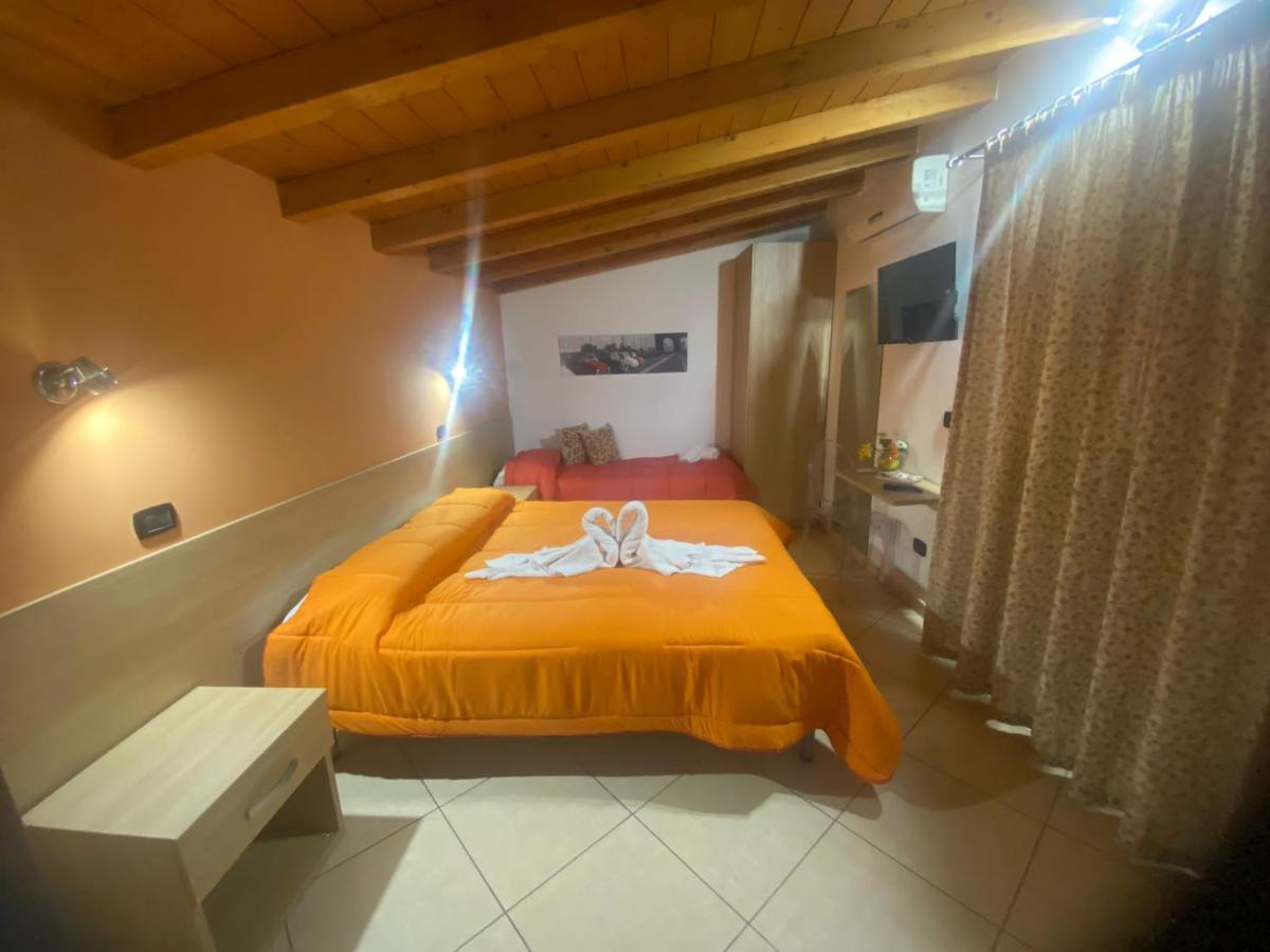 Mandanici :Borgo Marsalini Hotel บาร์เชลโลนา-ปอซโซ ดี กอตโต ภายนอก รูปภาพ