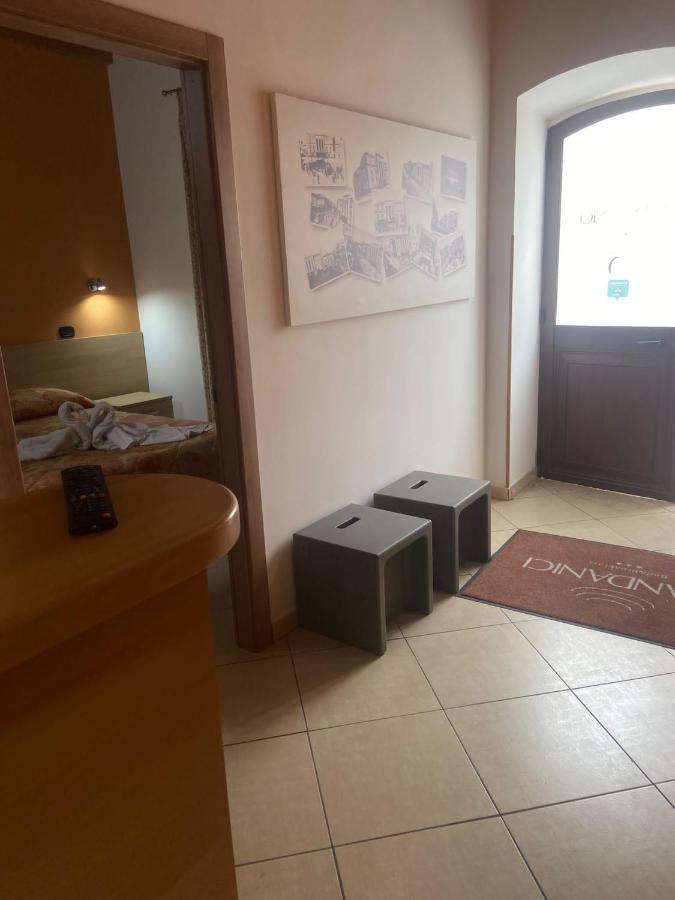 Mandanici :Borgo Marsalini Hotel บาร์เชลโลนา-ปอซโซ ดี กอตโต ภายนอก รูปภาพ