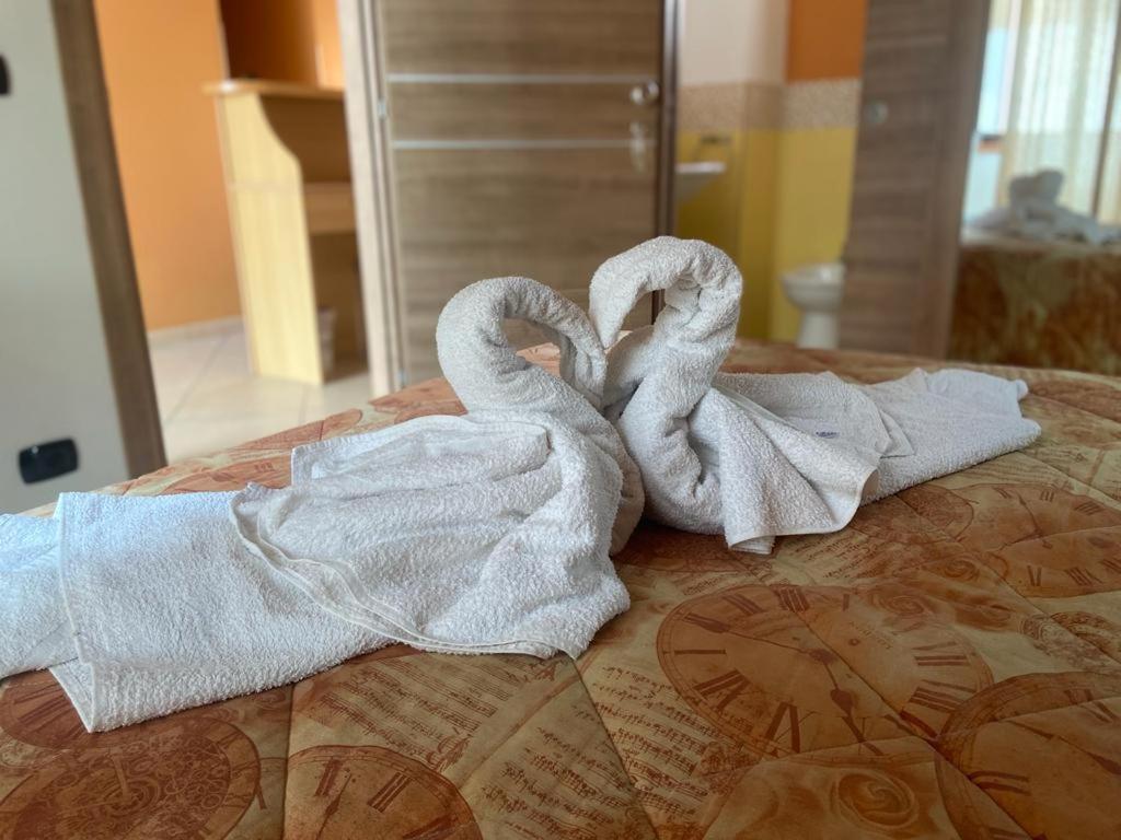 Mandanici :Borgo Marsalini Hotel บาร์เชลโลนา-ปอซโซ ดี กอตโต ภายนอก รูปภาพ