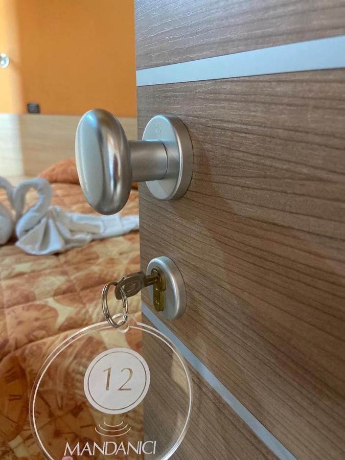 Mandanici :Borgo Marsalini Hotel บาร์เชลโลนา-ปอซโซ ดี กอตโต ภายนอก รูปภาพ