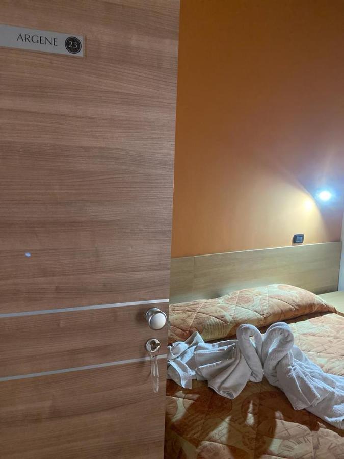 Mandanici :Borgo Marsalini Hotel บาร์เชลโลนา-ปอซโซ ดี กอตโต ภายนอก รูปภาพ