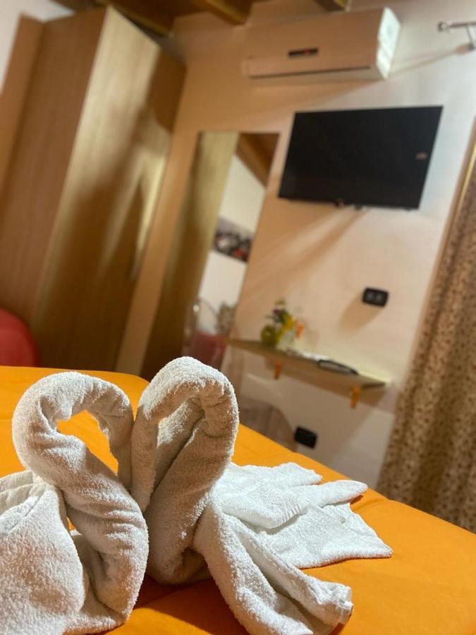 Mandanici :Borgo Marsalini Hotel บาร์เชลโลนา-ปอซโซ ดี กอตโต ภายนอก รูปภาพ